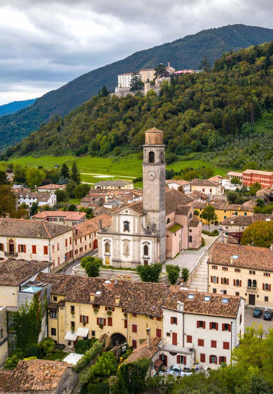 Panorama con la Chiesa di Cison di Valmarino - crediti fotografici Visit Veneto